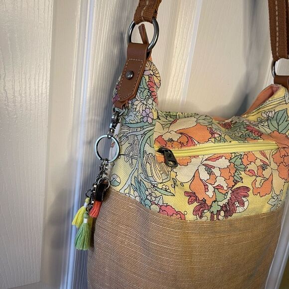 Sakroots Artist Circle Soft Bucket bag- Sunlight Lilac Flower floral print . - Picture 5 of 16